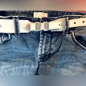 Vntg Western style white leather belt w detail stitching & inset beaded Rosettes Vntg Western style white leather belt w detail stitching  main image 2